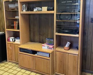 Vtg. Oak entertainment center