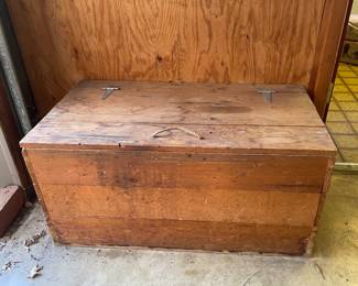 Wood chest