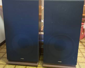 Vintage Fischer floor speakers working 