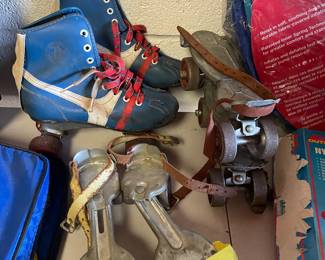 Vintage roller skates Smurfs