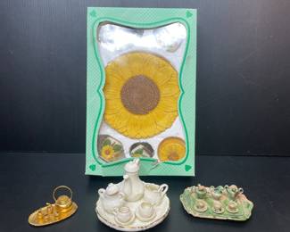 Miniature tea sets 