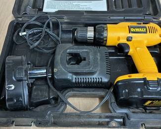 DeWalt dw958 3/8”cordless adjustable clutch drill / driver, 2-18v battery and charger with case $65.00
