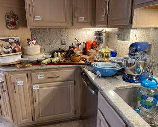 Blue Artisan KitchenAide, Oneida 60 Piece Flatware Set 