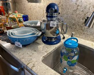 Blue Artisan KitchenAide, Pyrex Snowflake Garland Mixing Bowl 