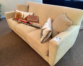 Flexsteel Digby Sofa W/ Pillows