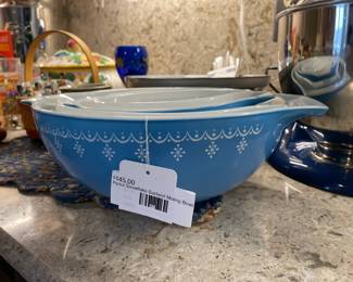 Pyrex Snowflake Garland Mixing Bowl 