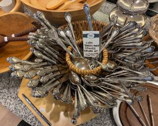 Lyon"Queens Fancy" Stainless Flatware Set