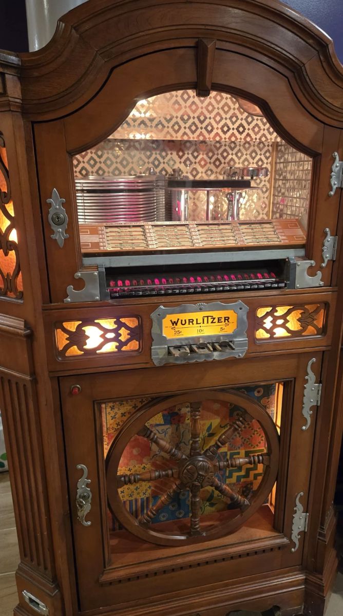 A restored and working 1940 vintage Wurlitzer 780 jukebox (wagon wheel mahogany wood)