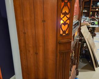 A restored and working 1940 vintage Wurlitzer 780 jukebox (wagon wheel mahogany wood)