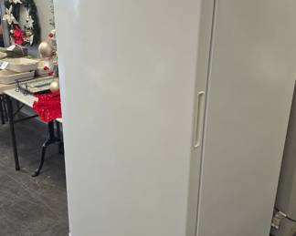 Nice whirlpool stand up freezer 