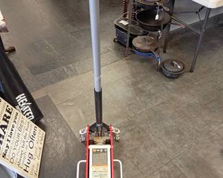 Large floor jack 