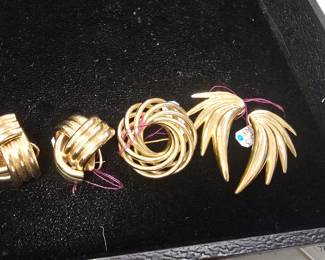 large 14k gold earrings and brooch 