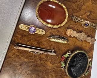vintage jewelry 