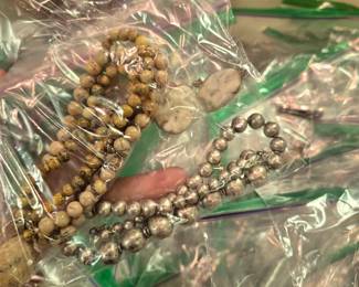 Better pictures of the jewelry coming soon! there are over 500 pieces of jewelry! quality items! priced to sell