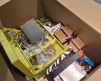 Better pictures of the jewelry coming soon! there are over 500 pieces of jewelry! quality items! priced to sell