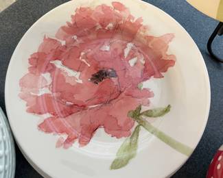 #76	Set of 4 - 8.5" Royal Stafford Red Poppy Salad/dessert plates.	 $ 20.00 																												