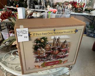 #91	2003 Grandeur Noel 37pc Fiber Optic Victorian Village	 $ 90.00 																												
