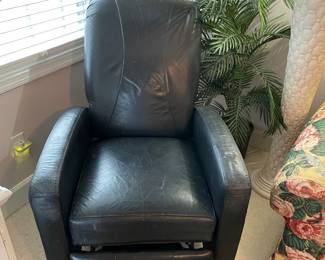 #61	Black "leather-look" recliner seat width narrow 19" (as is finish)	 $ 60.00 																												