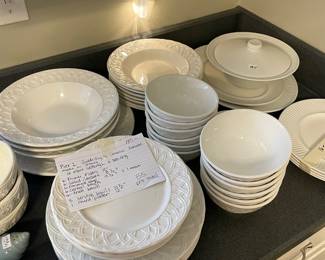 #77	Pier 1 - Quadrifoglio Ceramic dishware "made in italy" - 6 place settings + serving dishes.(35 pieces)	 $ 185.00 																												