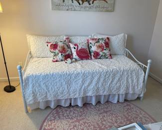 #7	White Iron twin daybed - w/memory foam mattress (no trundle.) - (YOU MOVE UPSTAIRS)	 $ 125.00 																												