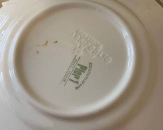 #77	Pier 1 - Quadrifoglio Ceramic dishware "made in italy" - 6 place settings + serving dishes.(35 pieces)	 $ 185.00 																												