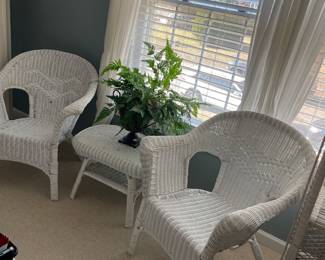 #10	White wicker side chairs w/oval table 26x17x16	 $ 100.00 																												