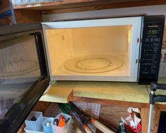 #83	Panasonic 1200w Microwave (works)	 $ 50.00 																												