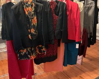 "Ravishing Rhodes Hill " in Martinez, GA Starts Closing Mon 12/8 at 8p.Pickup is Wed 12/10 from 2-6pm.  Please click here to view more photos, descriptions, and current bids:  https://ctbids.com/estate-sale/40812