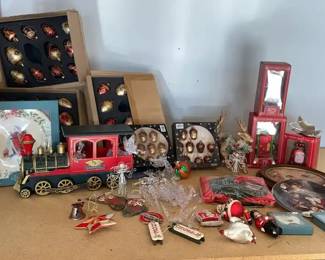 "Ravishing Rhodes Hill " in Martinez, GA Starts Closing Mon 12/8 at 8p.Pickup is Wed 12/10 from 2-6pm.  Please click here to view more photos, descriptions, and current bids:  https://ctbids.com/estate-sale/40812