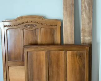 "Ravishing Rhodes Hill " in Martinez, GA Starts Closing Mon 12/8 at 8p.Pickup is Wed 12/10 from 2-6pm.  Please click here to view more photos, descriptions, and current bids:  https://ctbids.com/estate-sale/40812