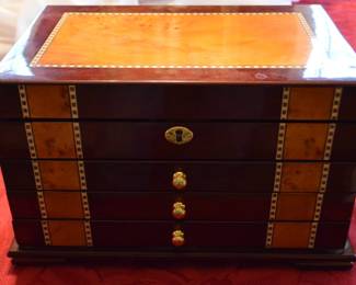 Jewelry box with lock and key 