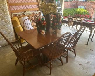 Double pedestal table with 6 Windsor chairs