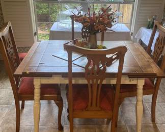 Perfect table for any space!