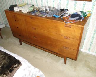 American of Martinsville long dresser