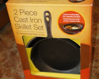 New Cast iron skillet set