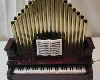 "Aiken Vintage Treasures" in Aiken, SC Starts Closing Tue 12/9 at 8p. Pickup is Thu 12/11 from 3-6p.  Please click here for more photos, descriptions, and current bids:  https://ctbids.com/estate-sale/40888