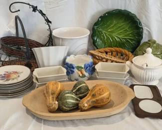 "Aiken Vintage Treasures" in Aiken, SC Starts Closing Tue 12/9 at 8p. Pickup is Thu 12/11 from 3-6p.  Please click here for more photos, descriptions, and current bids:  https://ctbids.com/estate-sale/40888