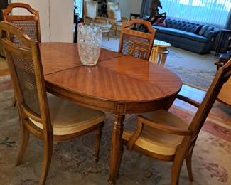 Dining table with 1 insert, hot pads, chairs