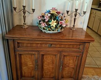 Buffet server, Capodimonte floral basket