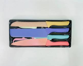 The Evryealth Corrugated Kitchen Knife Set (ER-0278) is a 6-piece pastel-colored collection featuring textured, corrugated blades designed to provide smoother, easier cutting for everyday meal prep.