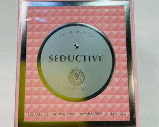 Lionne Seductive by Lattafa is a women’s Eau de Parfum featuring a fruity-floral opening and a warm, musky base, presented in a 100 ml (3.4 oz) spray bottle.