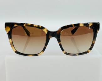 Kate Spade “Hello Sunshine” sunglasses feature a fashionable silhouette and a sweet hidden “Hello Sunshine” message, bringing a fun, uplifting vibe to both sunglasses and everyday frames. 