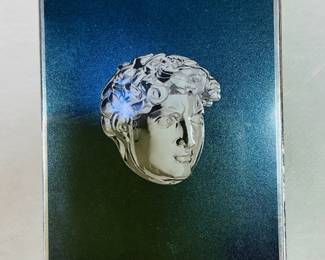 This Amaran Kings & Queens Blue Eau de Parfum offers a bold mix of citrus, spicy accents, and deep woody tones, crafted in Dubai and suitable for both men and women, 100 ml (3.4 oz) spray bottle. 