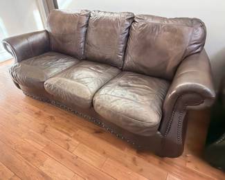 27Dec 01 2025 06 00pmimxa