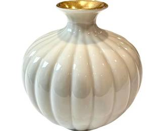 Lenox Sweetbriar Collection Ribbed Design With Gold Rim Bud Vase