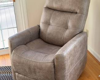 Like New Lifting Power Recliner
