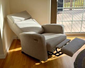 Like New Elran Power Recliner
