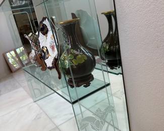 Side detail of glass display stand