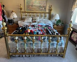 And this shows the bed as we left it, Packed with great clothes for ladies in small and medium