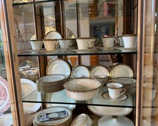 Lenox Eclipse set of dishes, like new, beautiful design